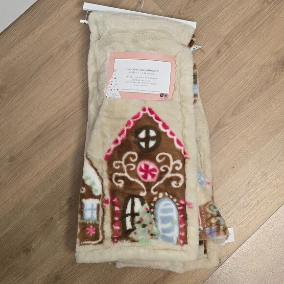 NWT Cupcakes & Cashmere Faux Fur Gingerbread House Throw - Picture 1 of 4